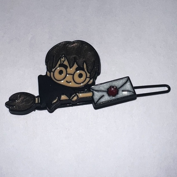 $2 ADORABLE HAIR CLIP. NEW. $2 WITH ANY $10 ORDER OR MORE . - Picture 2 of 16